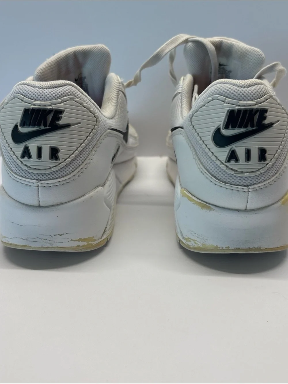 Nike White and Black Air Max Retro Runner men’s size 8.5 women’s size 10
